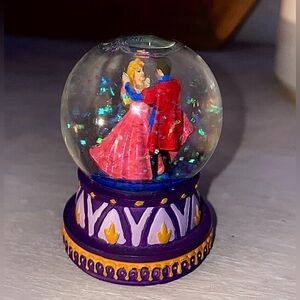 👸🏼🤴🏼Disneys Sleeping Beauty Mini Snow Globe 🪄